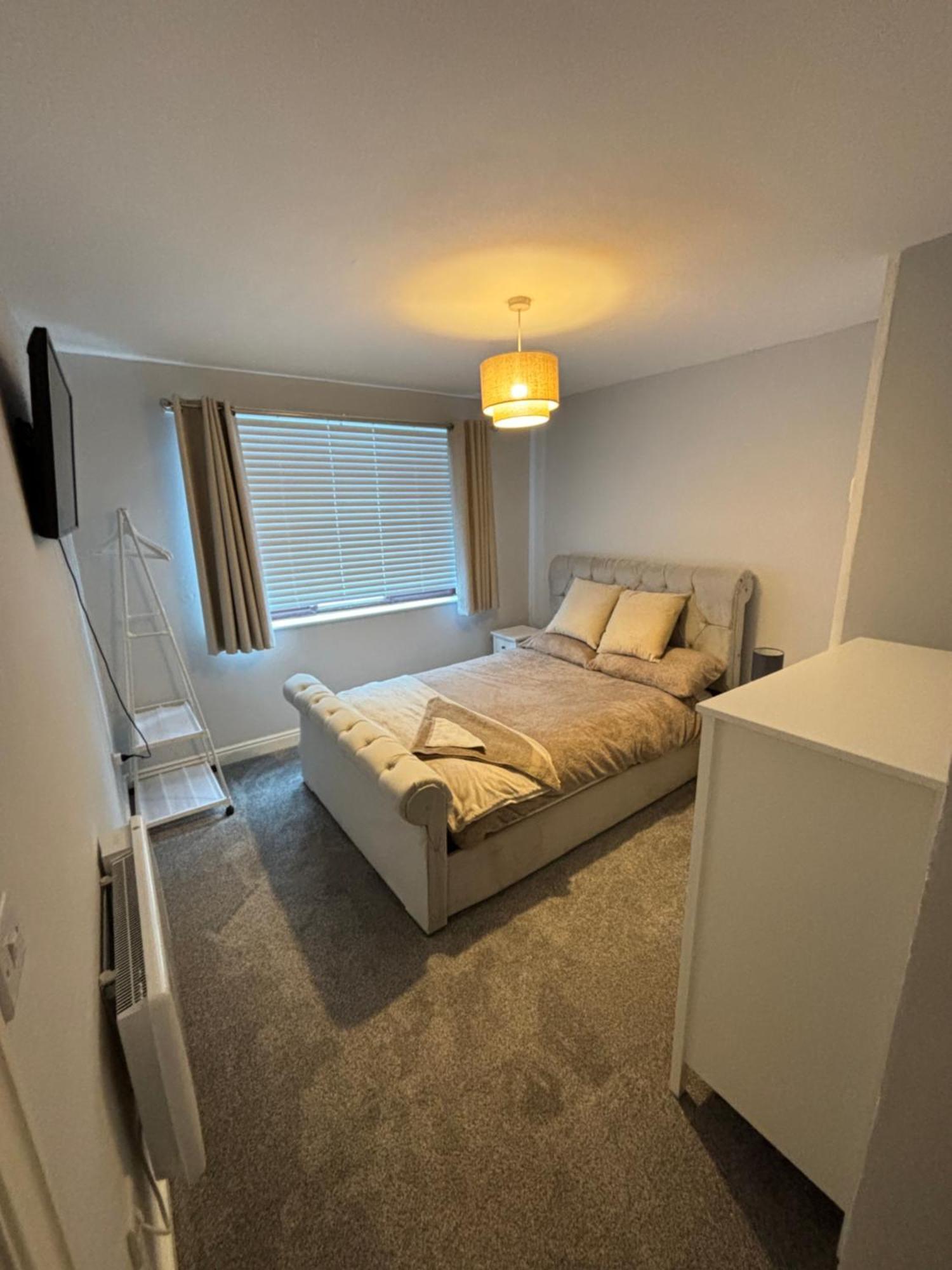 The Airport Flat - Newly Renovated & Free Parking Leeds (West Yorkshire) Exterior foto